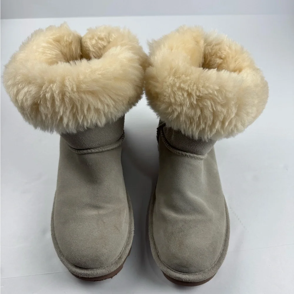 BearPaw women’s Elle Short boots In light gray suede size 8 like new